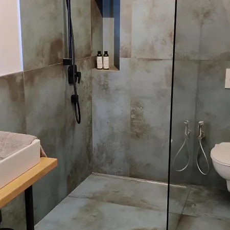 Apartment - Sweet Mayleen Meran